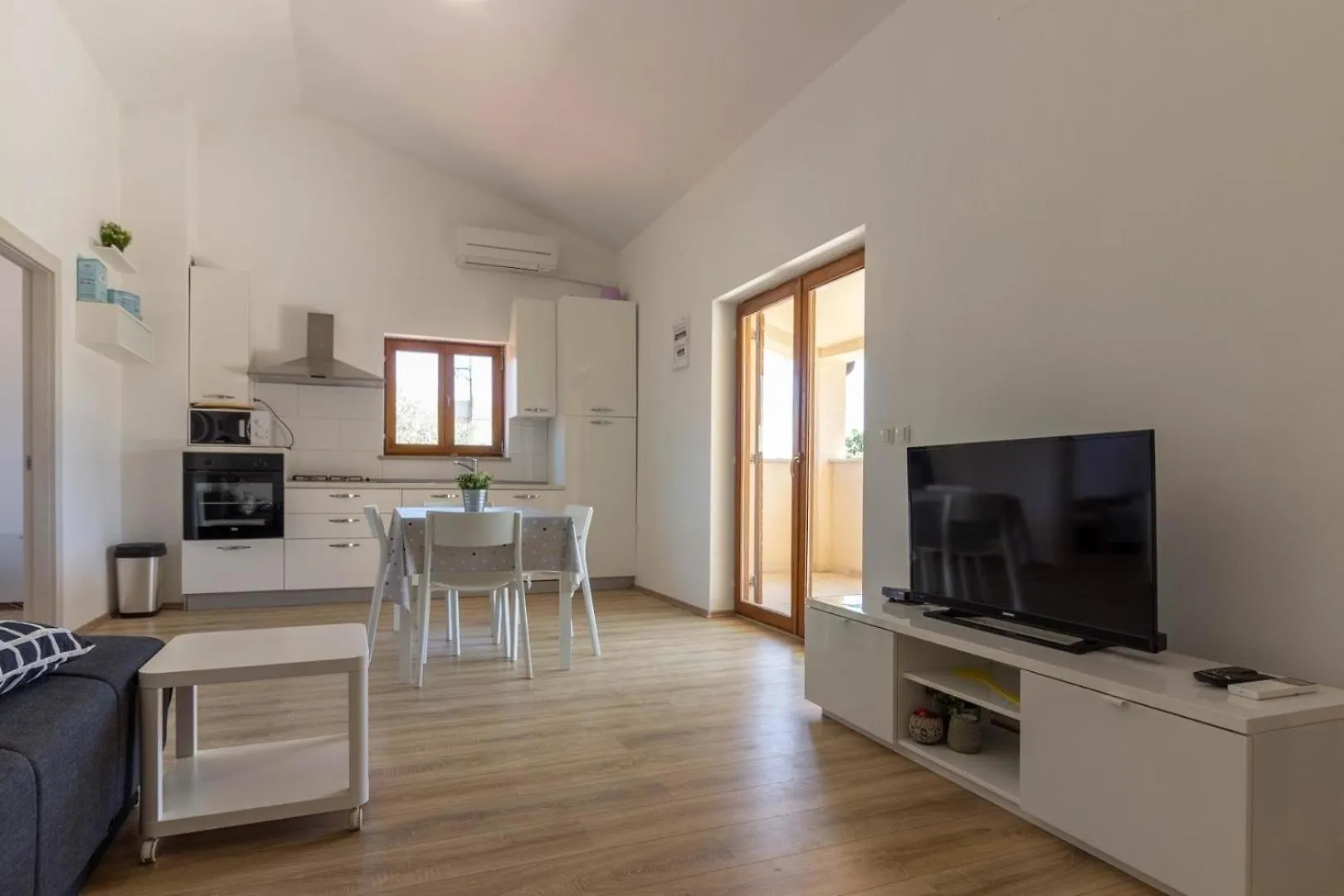 Ferienhaus Mit Privatpool Fuer 10 Personen Ca 175 Qm In Peroj, Istrien Istrische Riviera Peroj