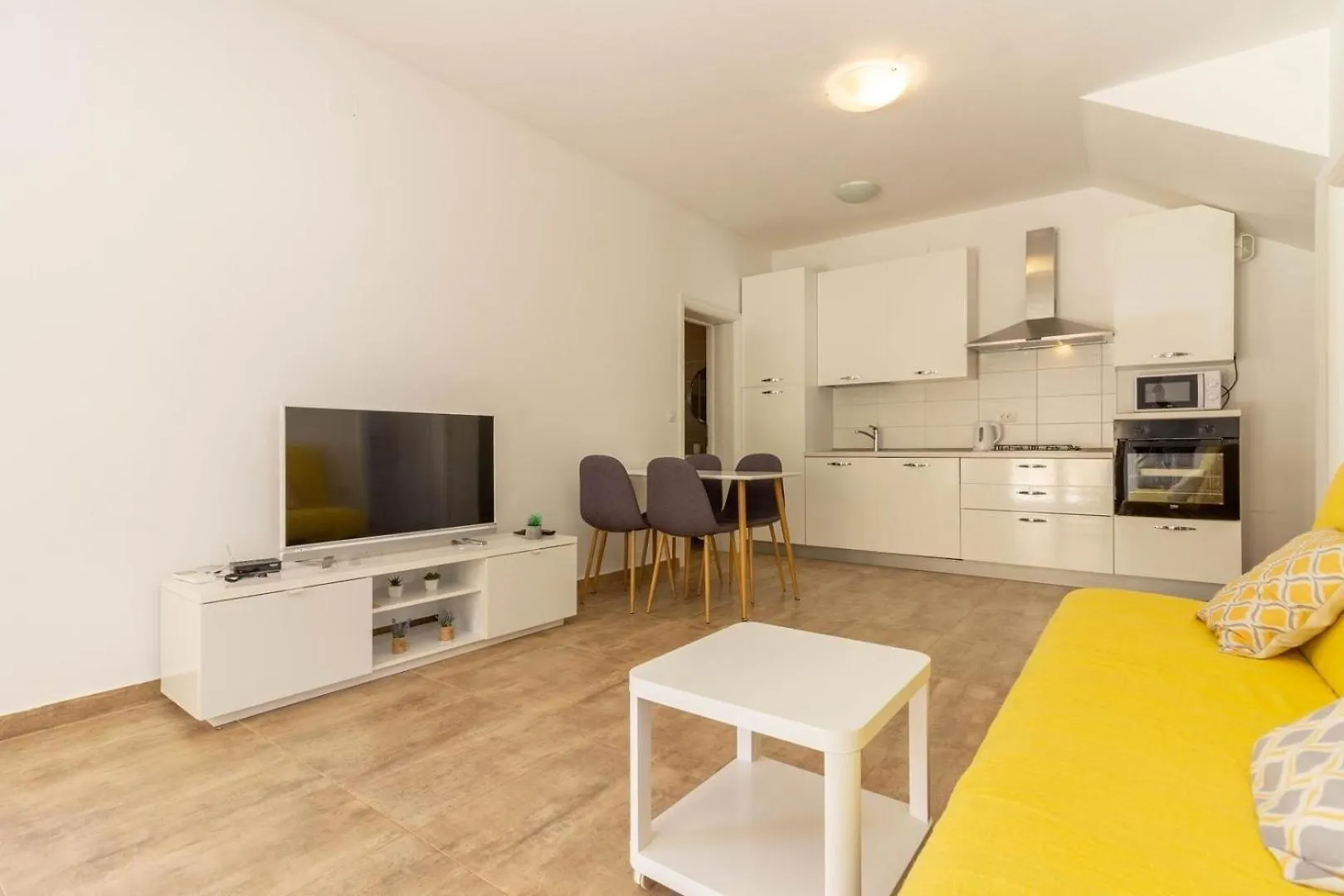 Ferienhaus Mit Privatpool Fuer 10 Personen Ca 175 Qm In Peroj, Istrien Istrische Riviera Croatia
